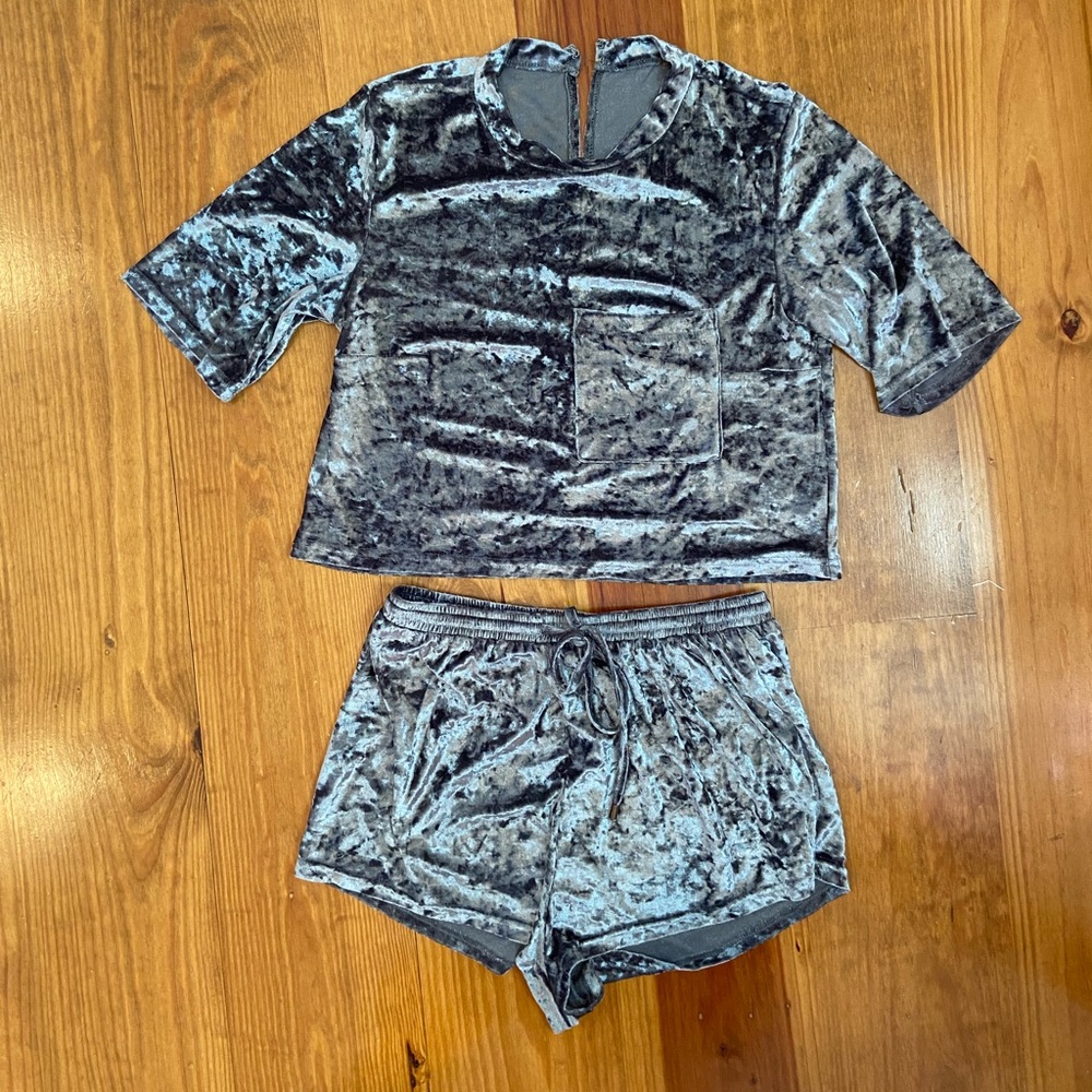 Dress Forum Velvet Pajama Sleep Set, size S